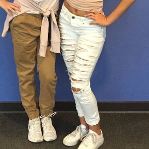distressed white jeans (boyfriend fit)